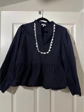 TCEC Navy Top Boutique Medium NWOT